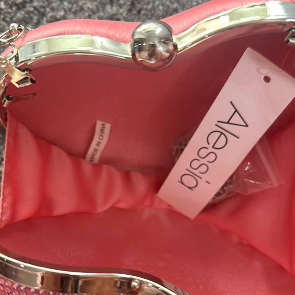 Pink Heart-Shaped Women's Bag - Picture 2 of 2